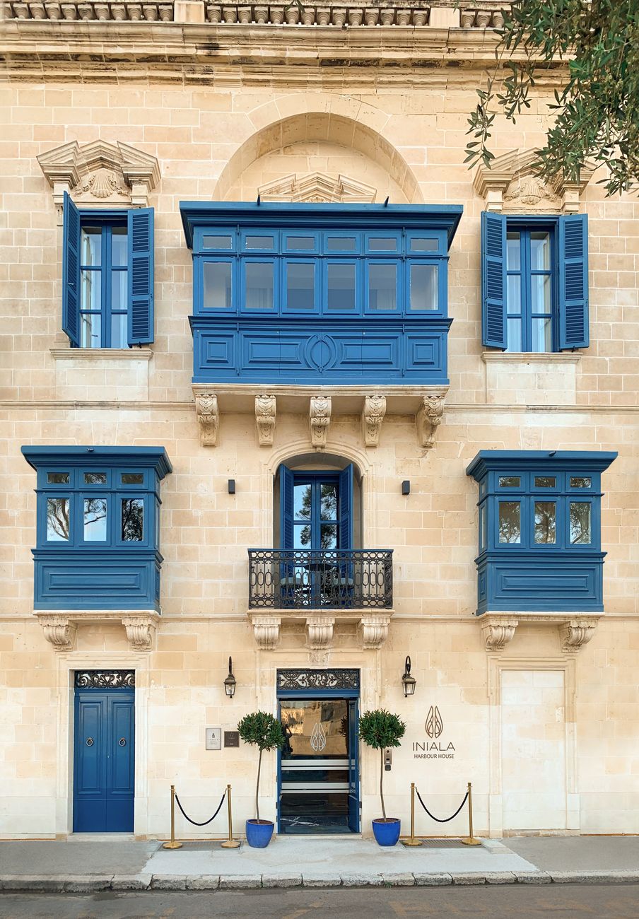 facade of the iniala harbour house hotel